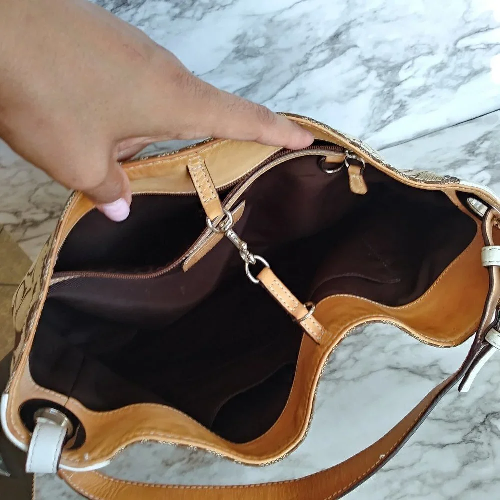 COACH tan/white shoulder bags - Picture 5 of 16
